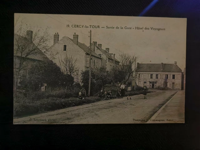 CPA 58 CERCY-LA-TOUR - Exit from the station - Hotel des Voyageurs