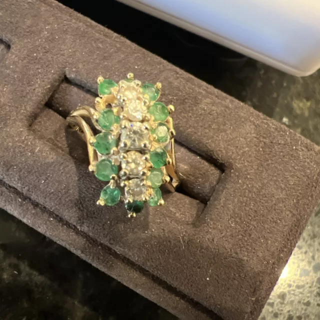 + Vintage 14k- 4.3 Gram  Green Emerald Diamond Ladies Cluster Ring Marked KP