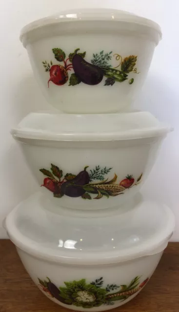 PYREX TRIO 3 piece Nesting bowl set with lids vintage in box