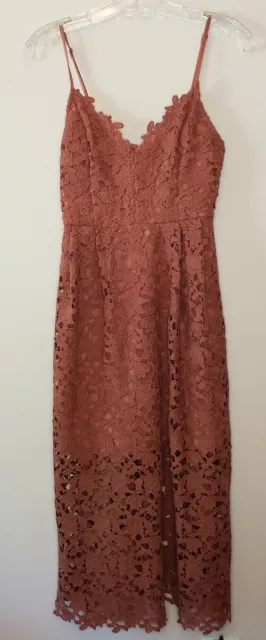 ASTR The Label Women's Sleeveless Lace V-Neck Midi Coral Dress Size Small