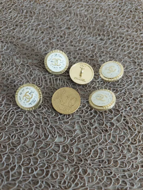 Lot de 5 boutons CHANEL