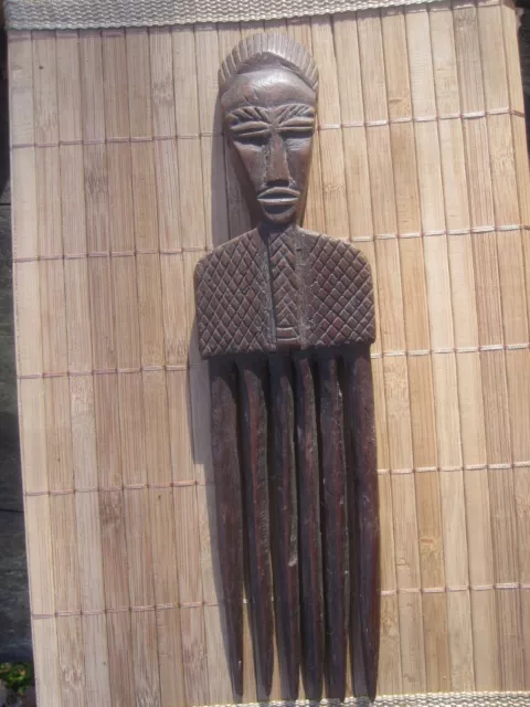 Old comb Africa. Ancien peigne Afrique  AFRICAN ART PREMIER TRIBAL AFRIKANISCHE