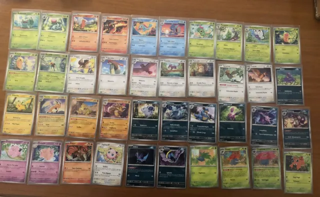 Lotto Pokemon 151-SET COMPLETO di CARTE COMUNI,NON COMUNI,HOLO+SLEEVES