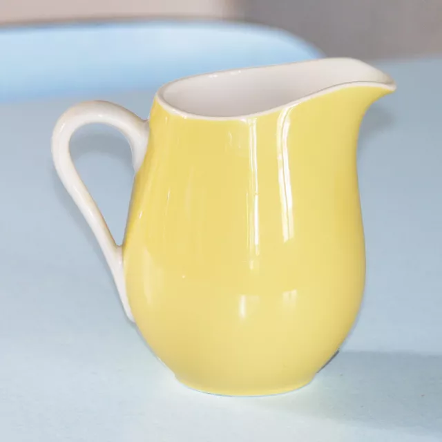 Pot à lait / crémier ancien en faïence de Villeroy & Boch Mettlach jaune & crème