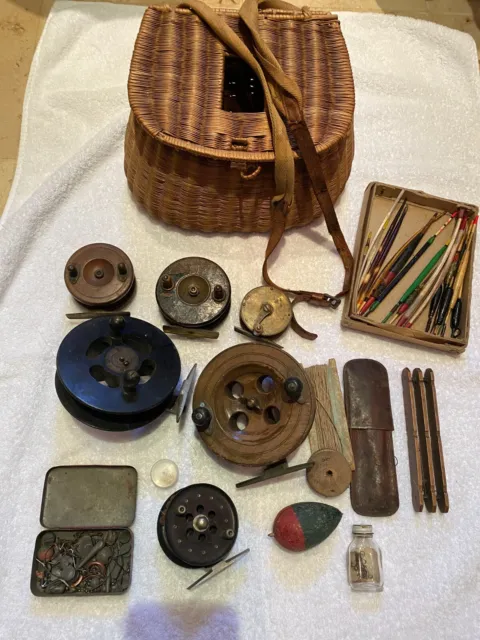 https://www.picclickimg.com/DLEAAOSwGyFlpE~H/Vintage-Wicker-Fishing-Creel-And-Contents-Reels-And.webp