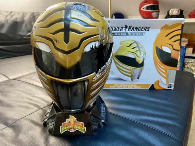 Mighty morphin White Power Ranger Helmet - Battle Damaged - Lightning Collection