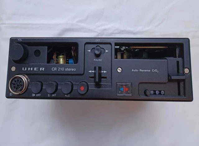 UHER CR 210 stereo カセットプレーヤー UHER CR 210 STEREO CASSETTE RECORDER WITH LEATHER CASE SPARE