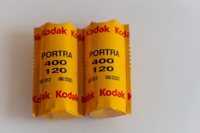 2x Kodak Portra 400 120 Rollfilm Mittelformat, Exp. date 06/2021