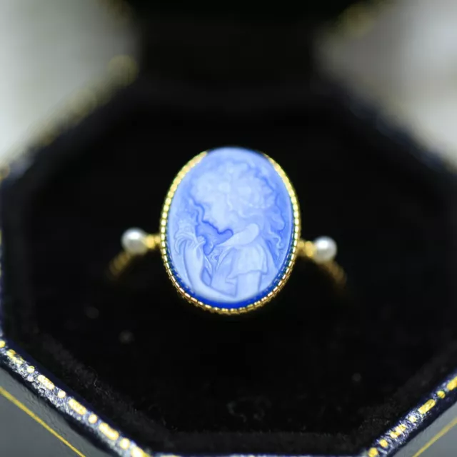 F18 Ring Göttin Flora Blume Blüte Kamee Perlmutt Achat blau Silber 925 vergoldet