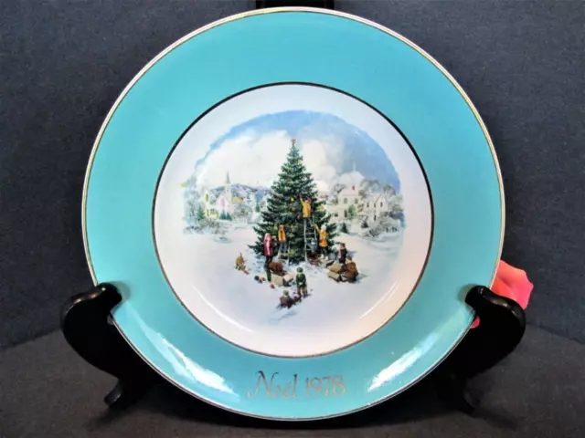 Enoch Wedgwood Tunstall Trimming The Tree 1978 Decorative Plate Christmas