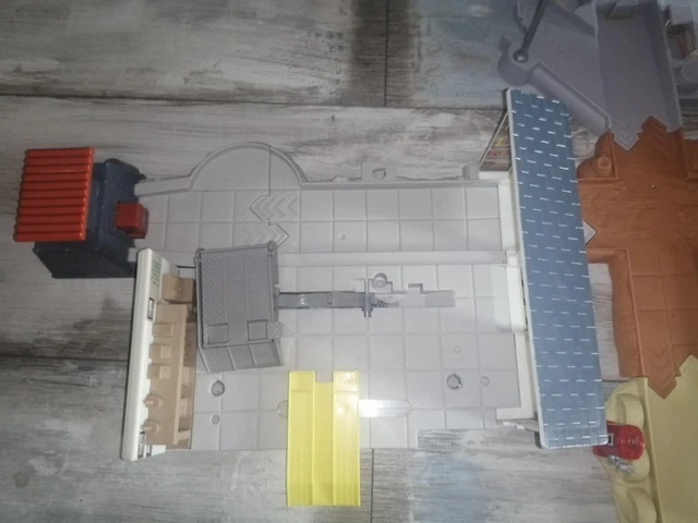 1 lot  station et circuits pour  voitures cars disney pixar mattel d occasion 9