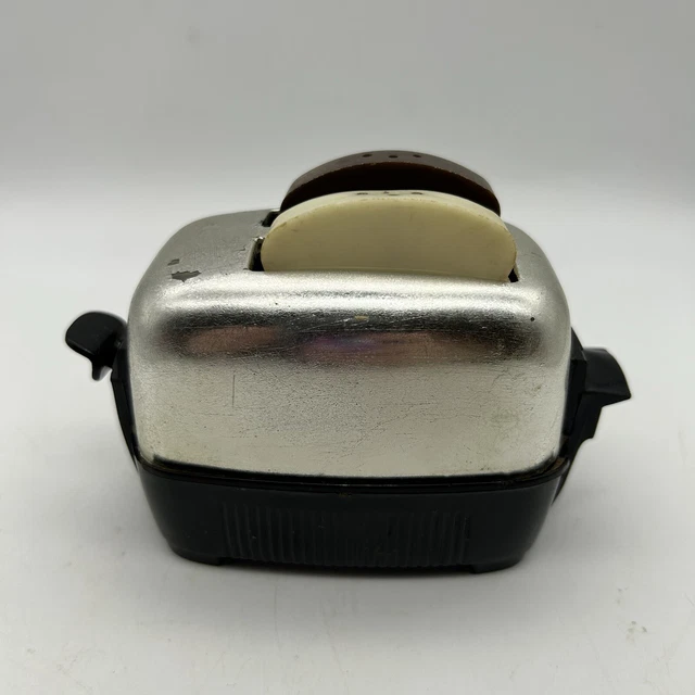 50's Toaster Bread Salt and Pepper Shakers USA Vintage Farm Kitchen 50's Toaster Bread Salt and Pepper Shakers USA Vintage Farm Kitchen
