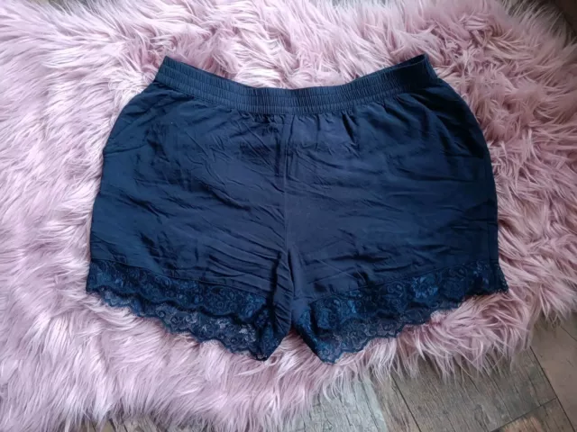 Only Shorts "Lisa Lace" Spitze, Gr. 40