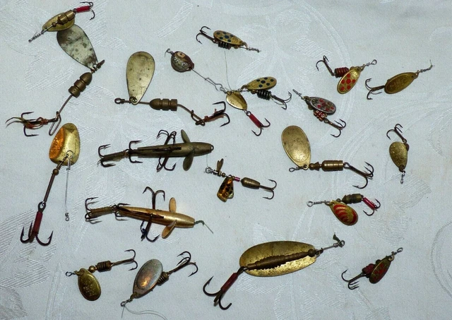 Lot De 14 Anciens Leurres De Pêche à La Mouche Vintage - Collection
