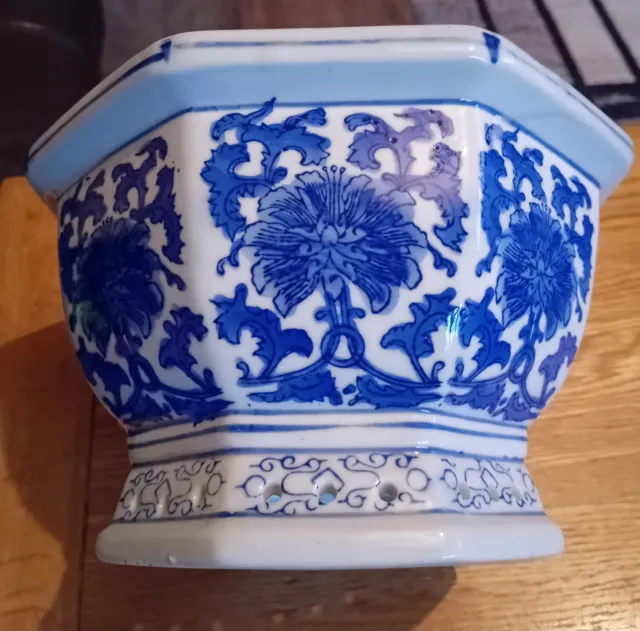 20th century Chinese blue and white porcelain octagonal pierced planter