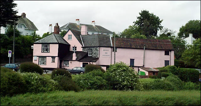 Photo 6x4 Bridge Inn, Topsham A striking building next to the weir at Top c2005
