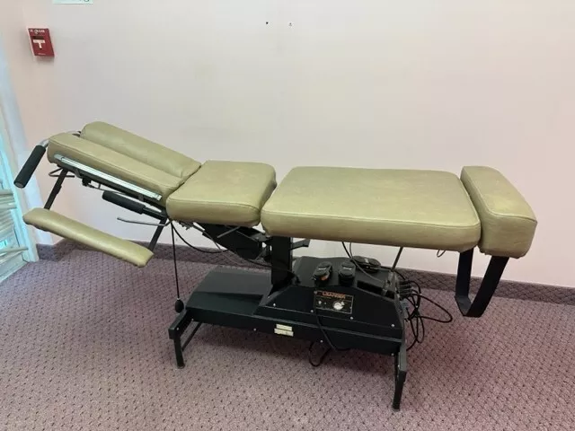 Leander 950 Motorized Flexion Distraction Chiropractor Table
