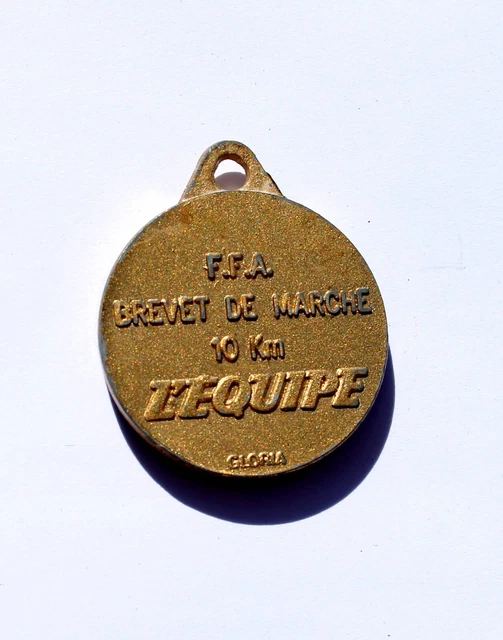 ANCIENNE MEDAILLE SPORT - VOLLEY-BALL - ANNEES 1970-80 D:30mm / COLLECTOR MEDAL EUR 8,90