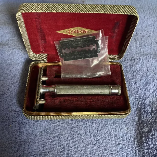 Vintage Gillette 1940 GOLD TECH in Tweed Case DE Safety Razor NICE