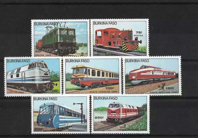 lot 8 Timbres neufs  Burkina Faso - Trains -locomotive  Série de 1985