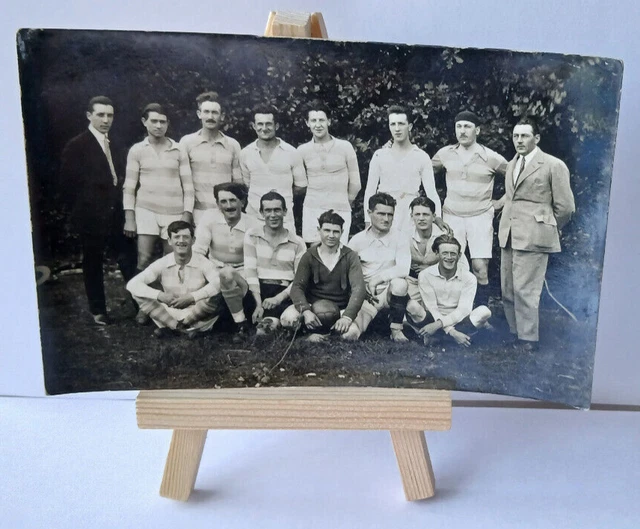 33 PAUILLAC. Rare Carte Photo d'une Equipe de Football et ballon. Ecusson ancre marine
