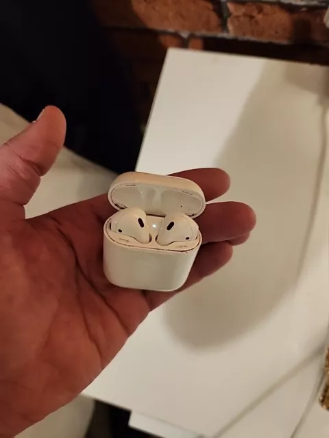 Apple AirPods 2nd Generation with Charging Case - White