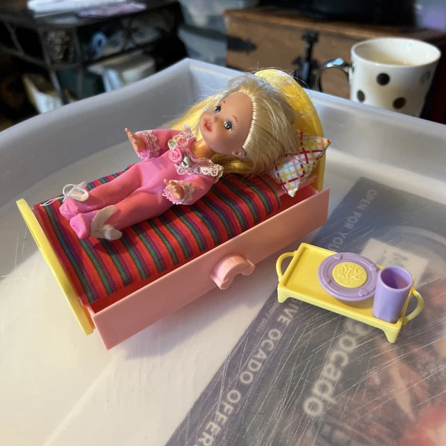 2000 LOVE N Care Shelly Barbie / Chickenpox Kelly / Mattel 56617, £8.64 ...