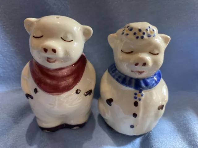 Vintage Shawnee Pottery, Smiley and Winnie Pig Salt & Pepper Shaker Set!