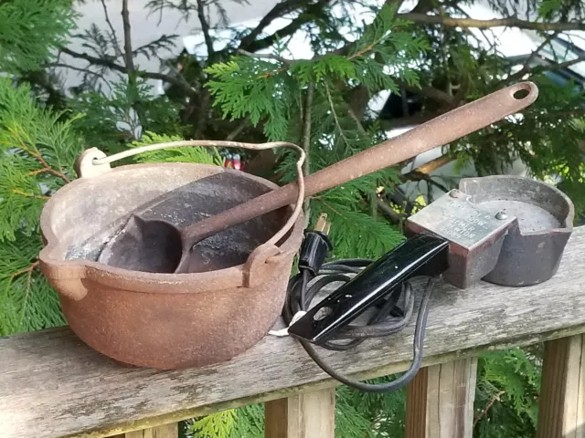 https://www.picclickimg.com/DNsAAOSwzj5lCVSQ/Vintage-Cast-Iron-Lead-Smelting-Pot-Ladle.webp
