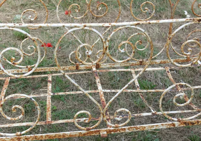 LIT en FER FORGÉ, ancien lit enfant fer forgé, net de grenier, banquette, jardin