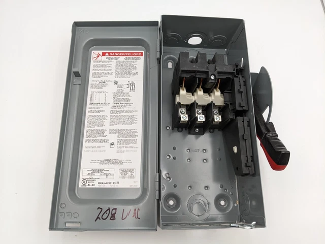Square D HU361 Safety Disconnect Switch Heavy Duty 30 Amp 600 Volt 3 Pole Used