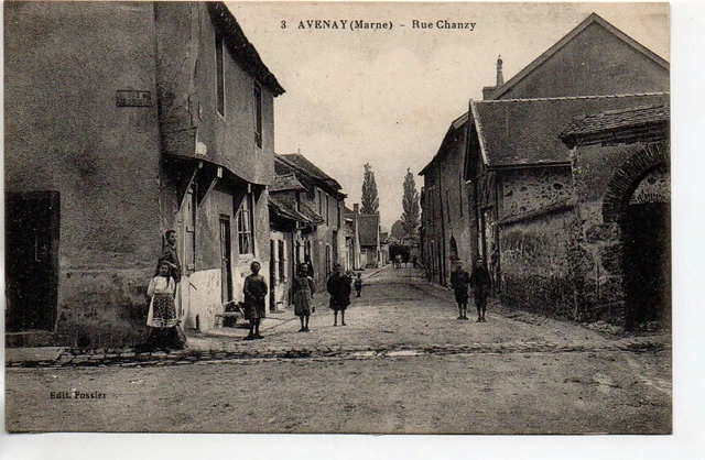 AVENAY - Marne - CPA 51 - Rue Chanzy - enfants