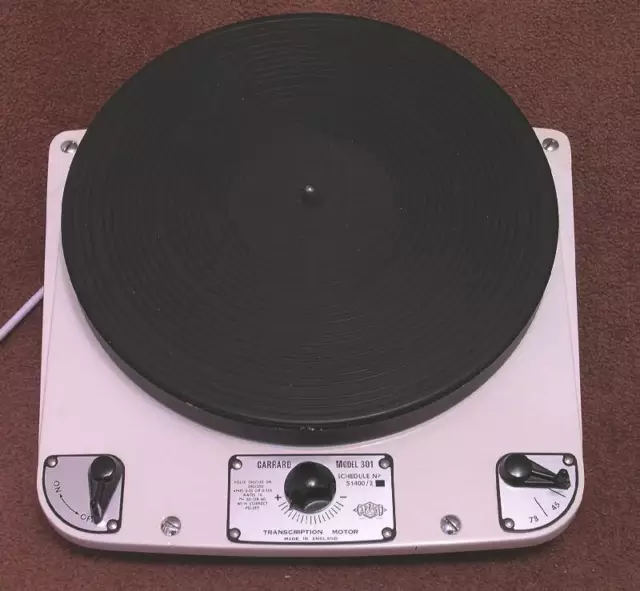 GARRARD 301 TRANSCRIPTION TURNTABLE (with corner repaired)