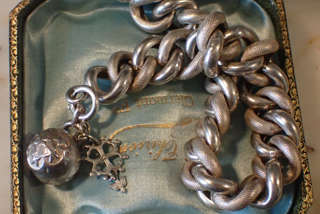 Bracelet Ancien En Argent Massif Avec Breloques - Style XIXème Siècle - Argent Sterling