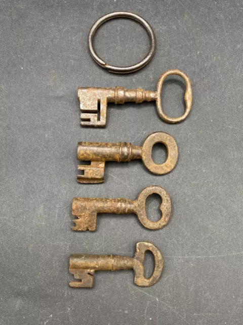 Keys Job Lot 4 Georgian Victorian Antique Vintage Small Use Craft or Decoration 2