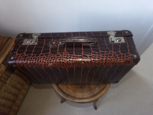 Valise Vintage En Aluminium Avec Poignée En Lucite - Occasion, Pièce Unique