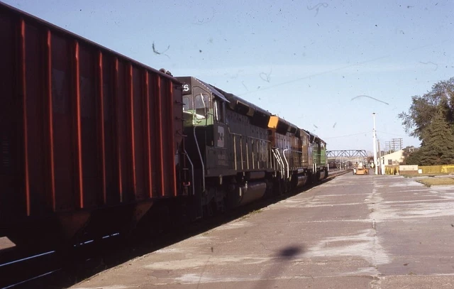 BN BURLINGTON NORTHERN Railroad Train Locomotive Original Photo Slide