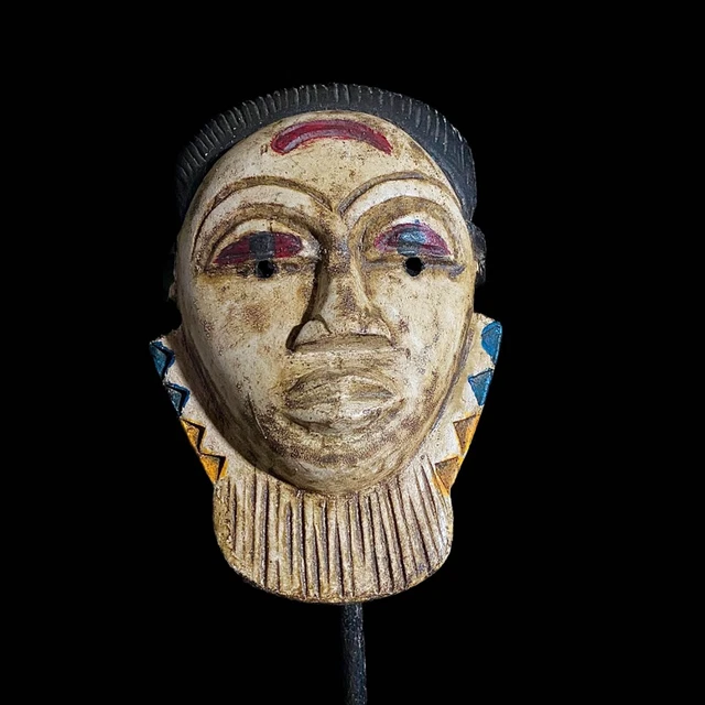 African Mask Stands Out For Its Vertical Ridge Running Down The Center Guro-8060