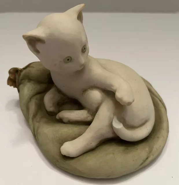 Giuseppe Cappe 1972 Capodimonte Italy Works Of Art Cat On A Pillow Figurine