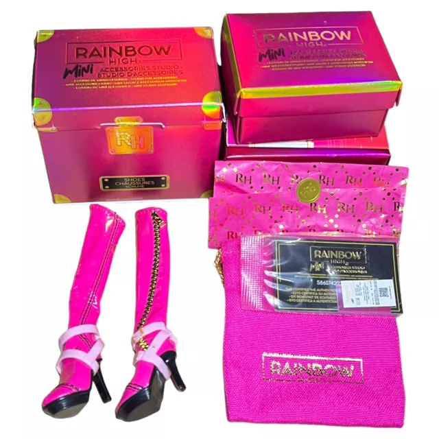 Rainbow High Mini Accessories Studio Stella Monroe’s Stylish Pink Side Zip Boots