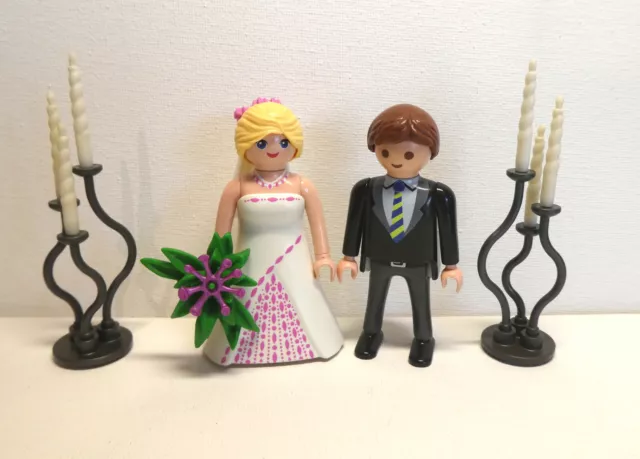 Playmobil Brautpaar umrahmt von eleganten Kerzenleuchtern / Hochzeit