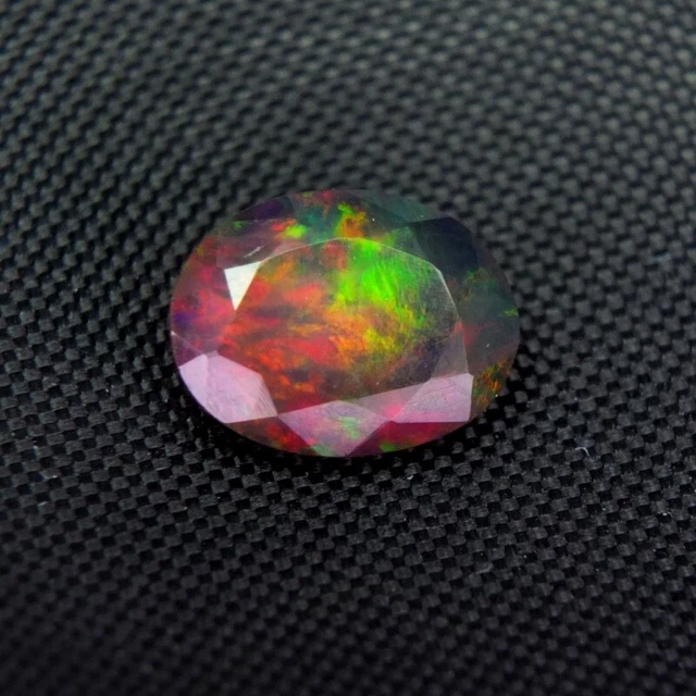 RARE !! OPALE NOIRE ET MULTICOLORE D'ETHIOPIE : 1,71 CARAT