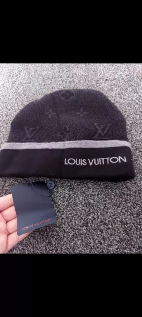 Louis Vuitton® LV Dual Beanie Black. Size in 2023