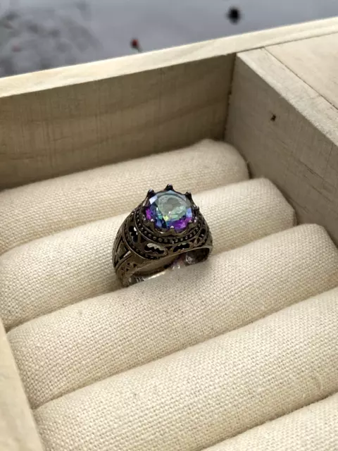925 Sterling Silver Ring Iridescent Gem on Bold Etched Band Size 8, Pre-Owned