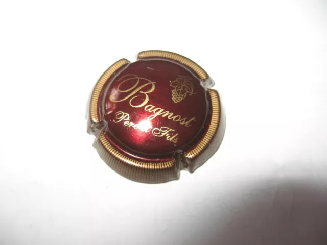 1 capsule de champagne Bagnost P et F N°5 bordeaux foncé et or striée
