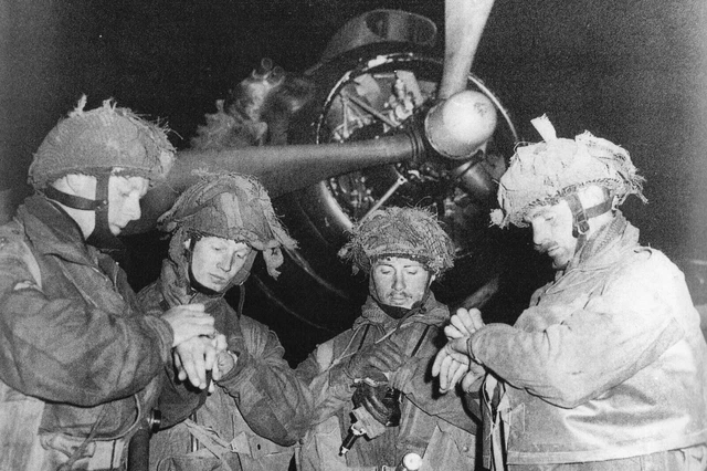 ww2 Aumônier 1940 Maginot Lorraine curé prêtre casque Metz Soutane Alsace Nord