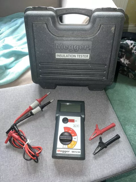 Megger MIT230 Insulation and Continuity Tester, Test Leads and Case