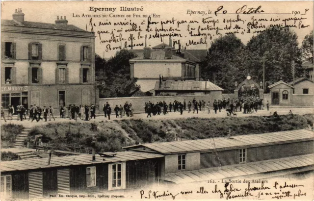 CPA ÉPERNAY Illustré Les Ateliers du Chemin de Fer de l'Est-La Sortie (742438)