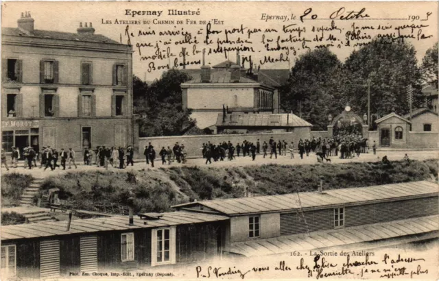 CPA ÉPERNAY Illustrated Les Ateliers du Chemin de Fer de l'Est-La Sortie (742438)