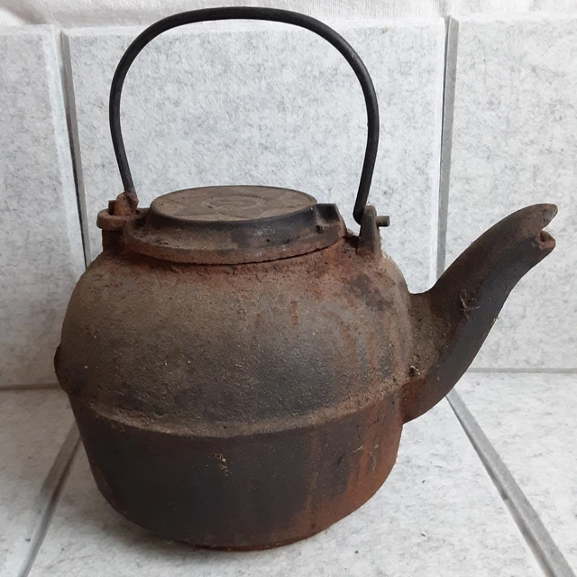 Cast Iron Kettle Antique Star 8 Swivel Top Lid Tea Pot Rustic Primitive Rusty